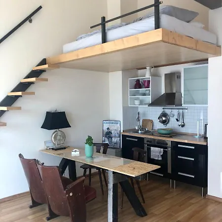 Cozy Dachgeschoss-Atelier Studios